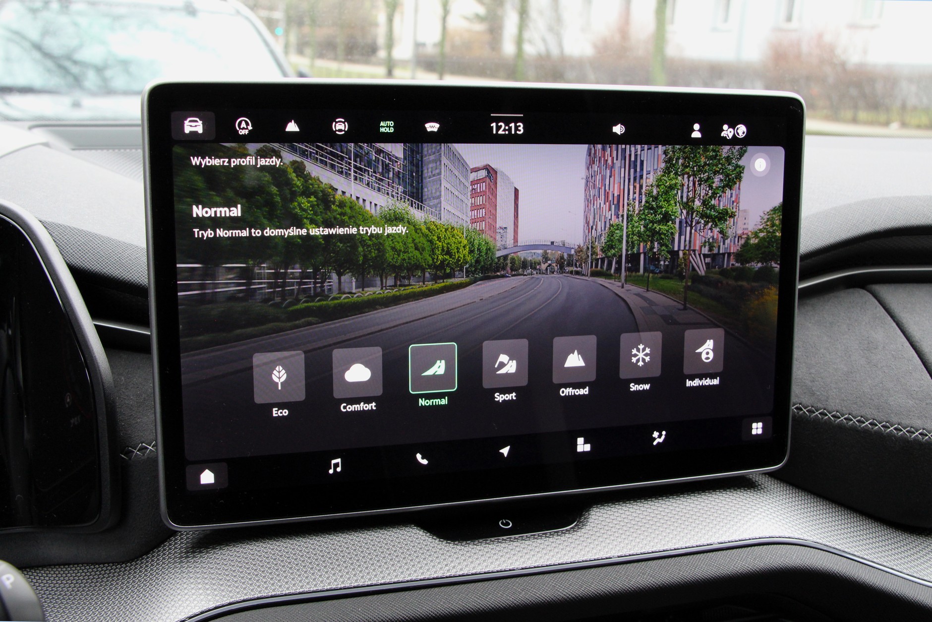 Panel z trybami jazdy w Skodzie Kodiaq (można zmieniać je też pokrętłem)