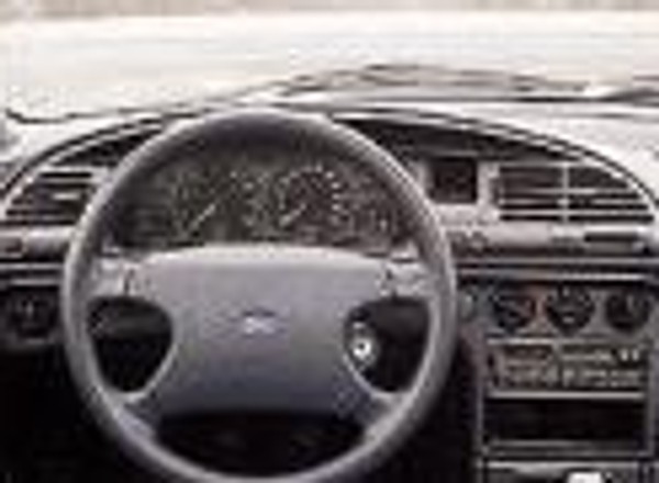 Ford Mondeo 1.6 CLX - Światowiec