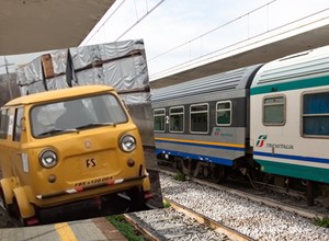 Fiat, który jeździ po torach. Nadal jest w użytku [Nagranie]