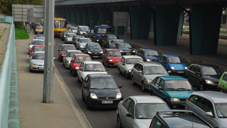 Winne są korki i samochody