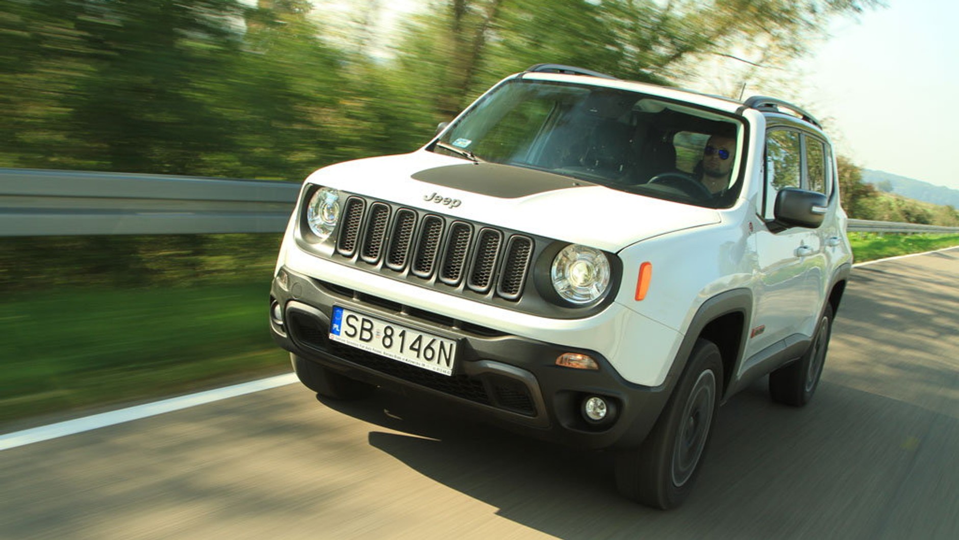 Jeep Renegade ma sprawdzone jednostki napędowe, ciekawy wygląd i nawet zdaje egzamin w terenie. To ciekawy wybór