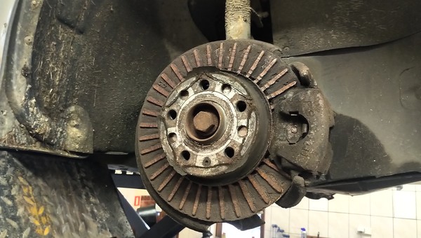 Zupełnie zużyte hamulce