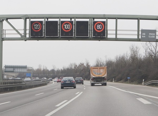 Kiedy na niemieckiej autostradzie nie ma ograniczenia prędkości?