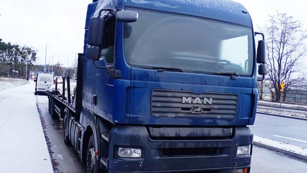 Inspektorzy sprawdzili stan ciężarówek. Poważnie zagrażały bezpieczeństwu