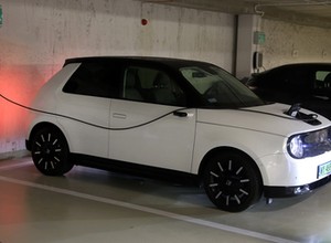 Elektryki nie wjadą na kolejny duży parking. Czy taki zapis w regulaminie jest legalny?