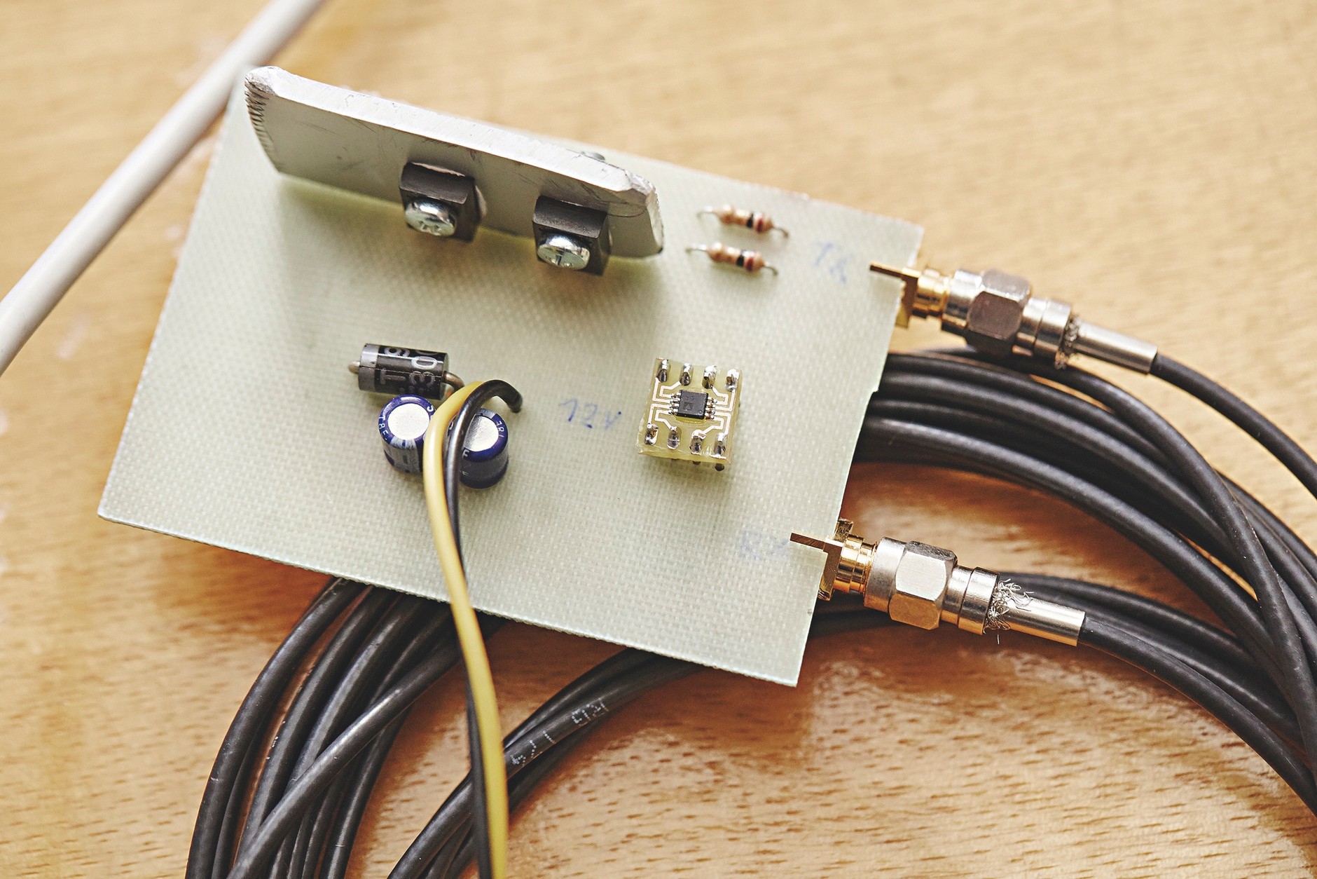 Sprzęt do kradzieży samochodu z systemem bezkluczykowym