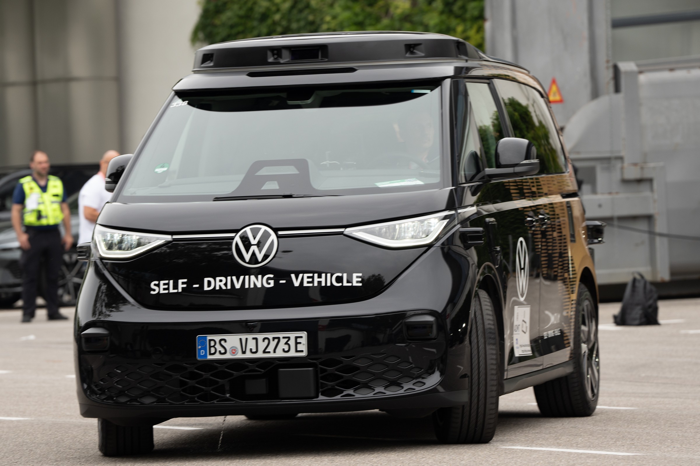 Jeździłem autonomicznym VW ID. Buzz po Monachium. Niemieccy urzędnicy zepsuli mi zabawę