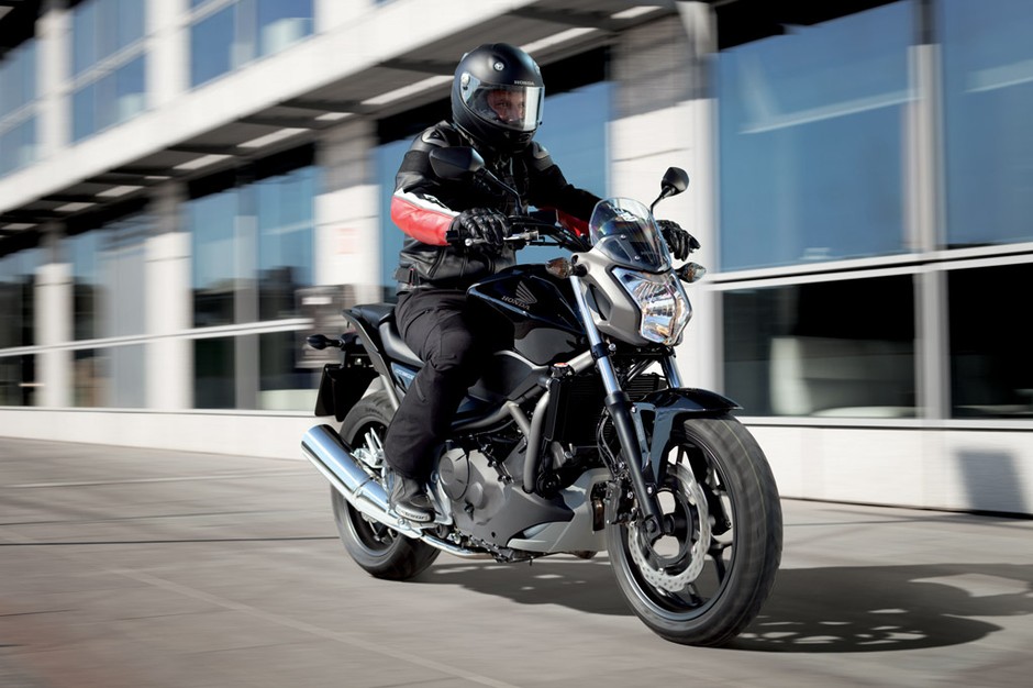 Motocykle i skutery: nowości sezonu 2012