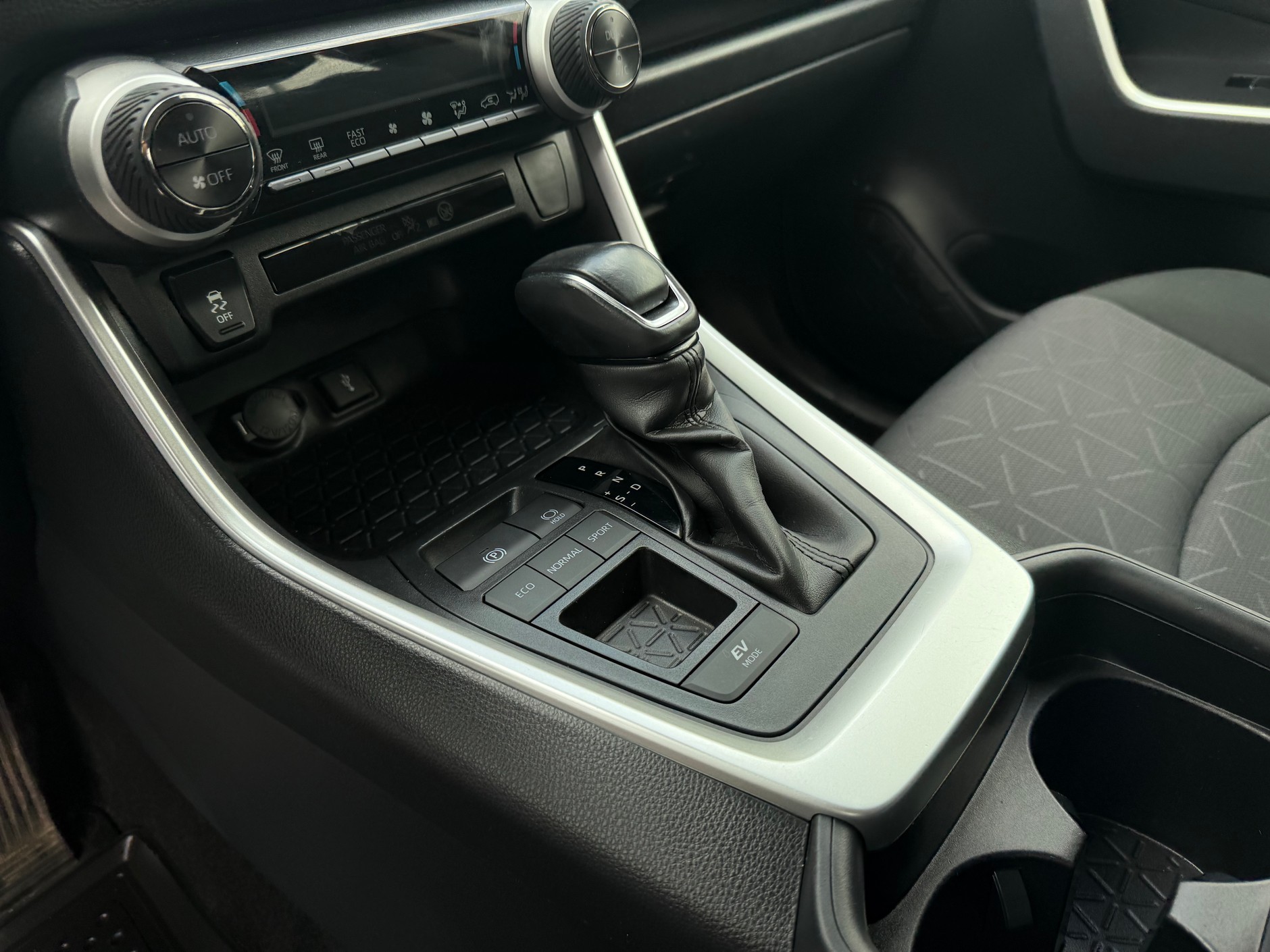 Toyota RAV4 z 2020 r. wyceniona na 119 tys. 900 zł