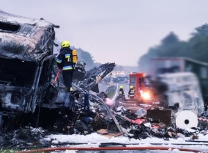 Tragiczny wypadek na autostradzie A4. Po zderzeniu dwóch ciężarówek cała trasa została zablokowana