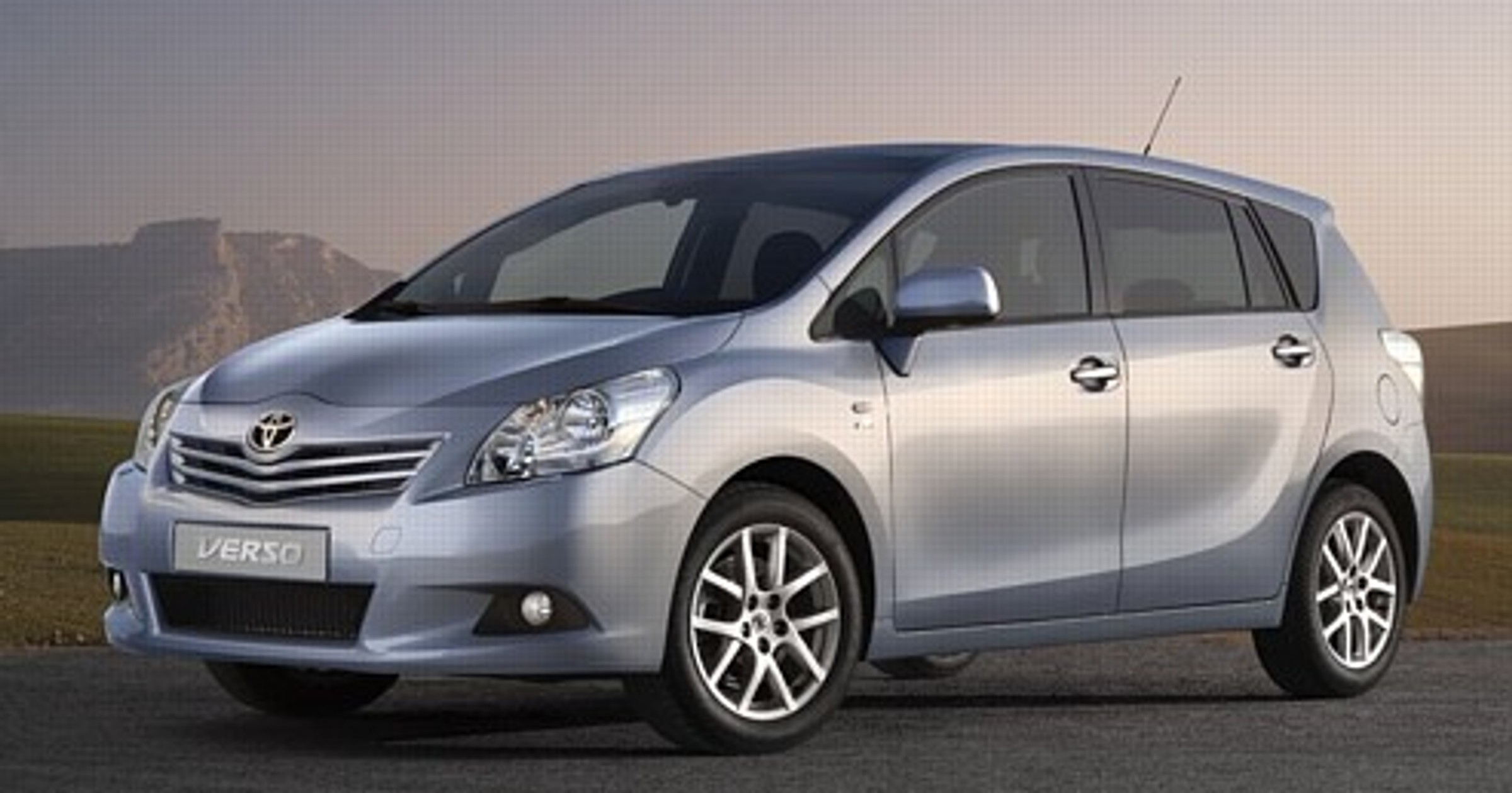 Toyota Verso oto nowy konkurent Tourana i Scenica