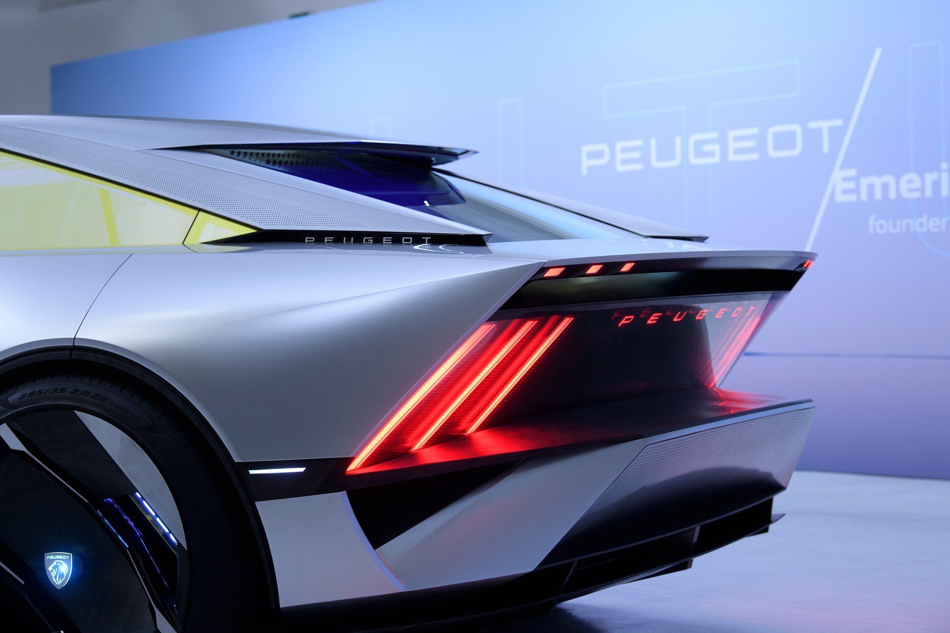 Gniazda ładowania też już są passe. Czas na indukcję!