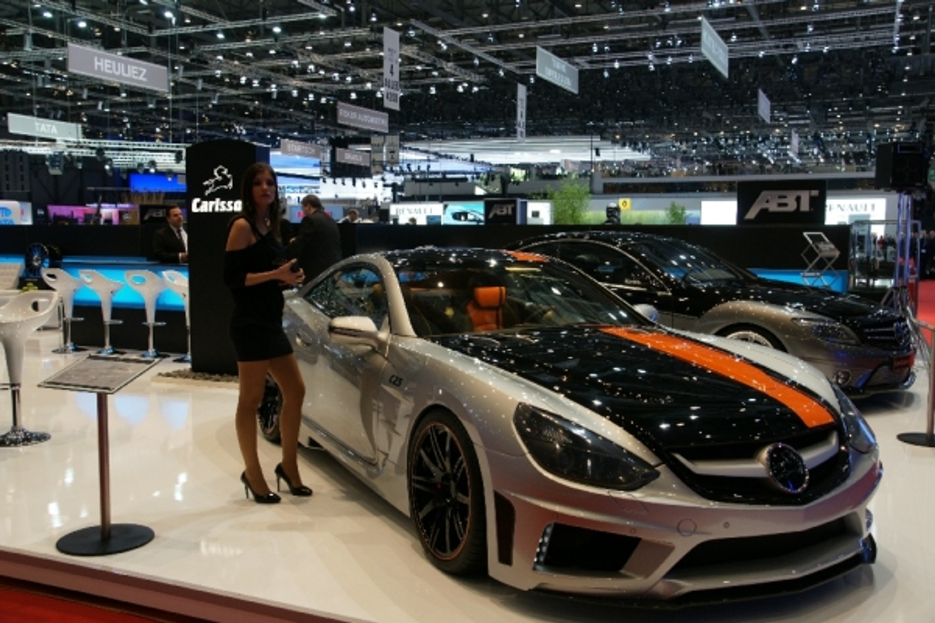 Genewa 2010: Dziewczyny z salonu samochodowego w Genewie (galeria)