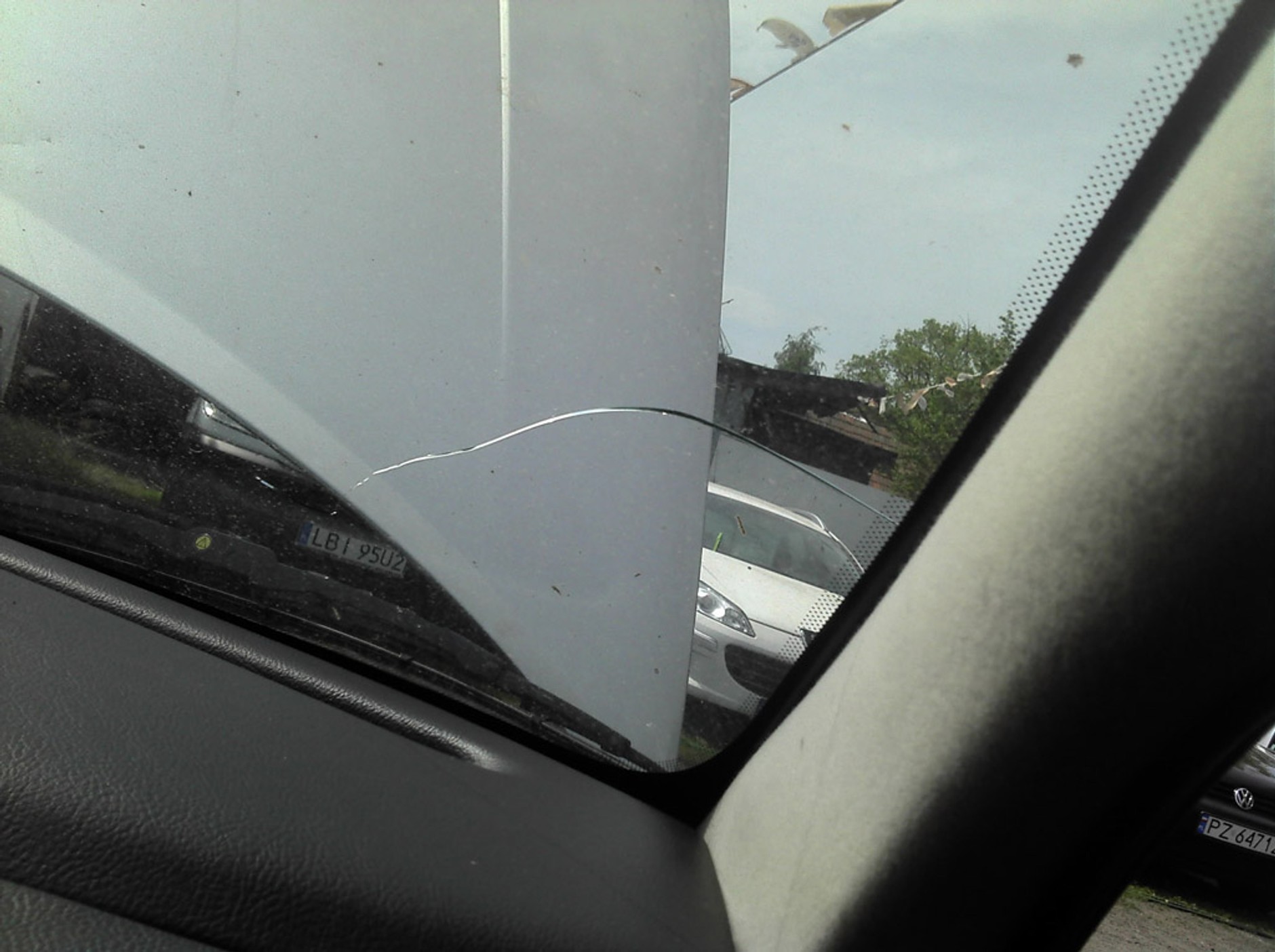 Szukamy auta z ogłoszenia: Opel Omega bez rdzy i nadwozia