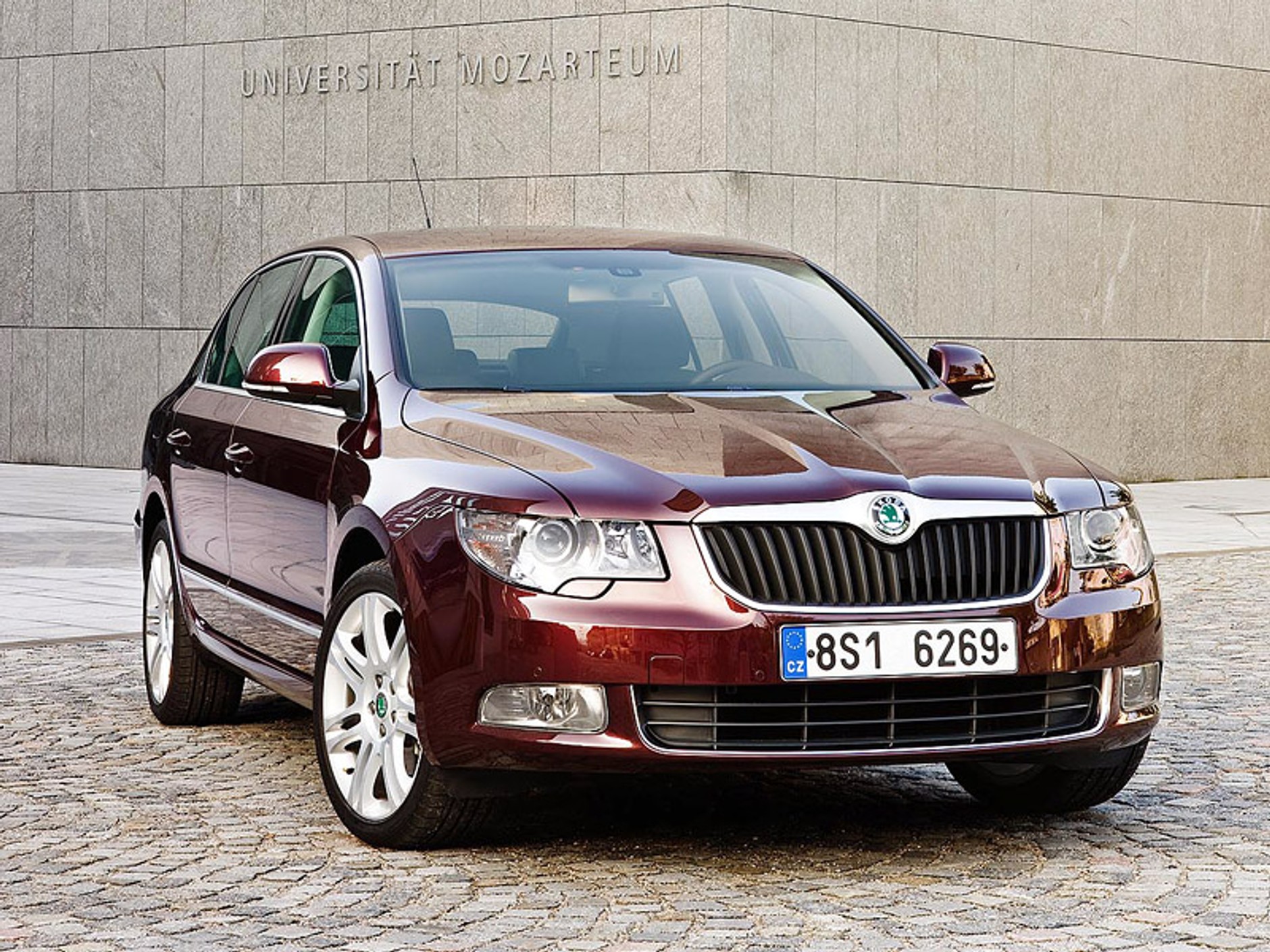 Škoda Superb: 4 lata gwarancji, 120 tys. km i bezpłatny serwis!