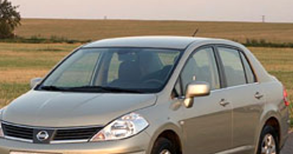 Nissan Tiida Sedan 1.8 Acenta - do Europy (z Japonii przez Amerykę)