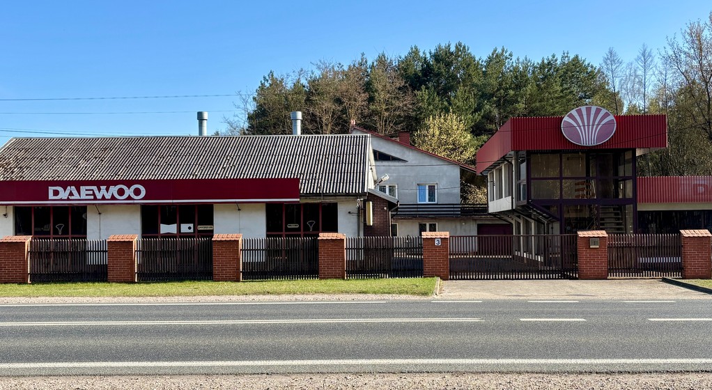 Opuszczony salon Daewoo przetrwał do dziś