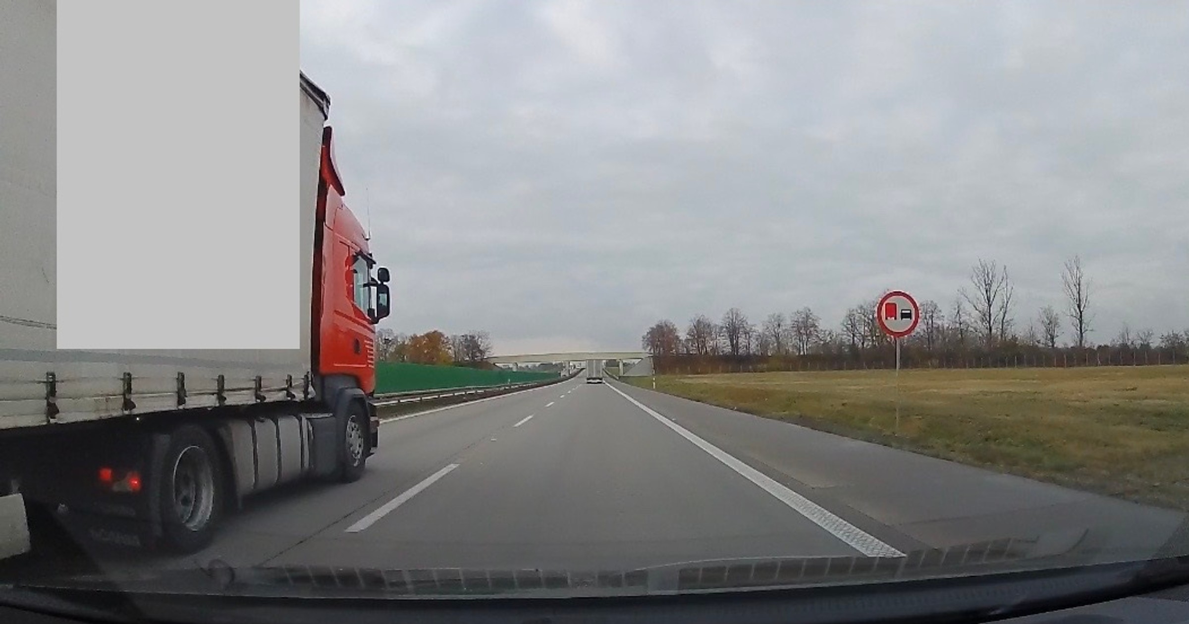 Kontrole wyprzedzających kierowców ciężarówek na A4