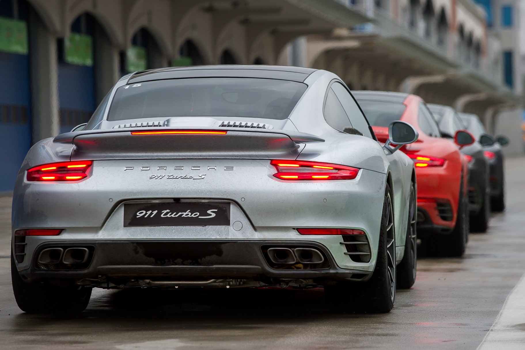 Porsche Carrera S i Turbo S na torze Istanbul Park