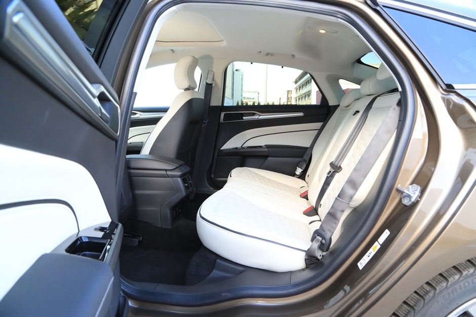 Ford Mondeo Vignale - Ford chce być Premium