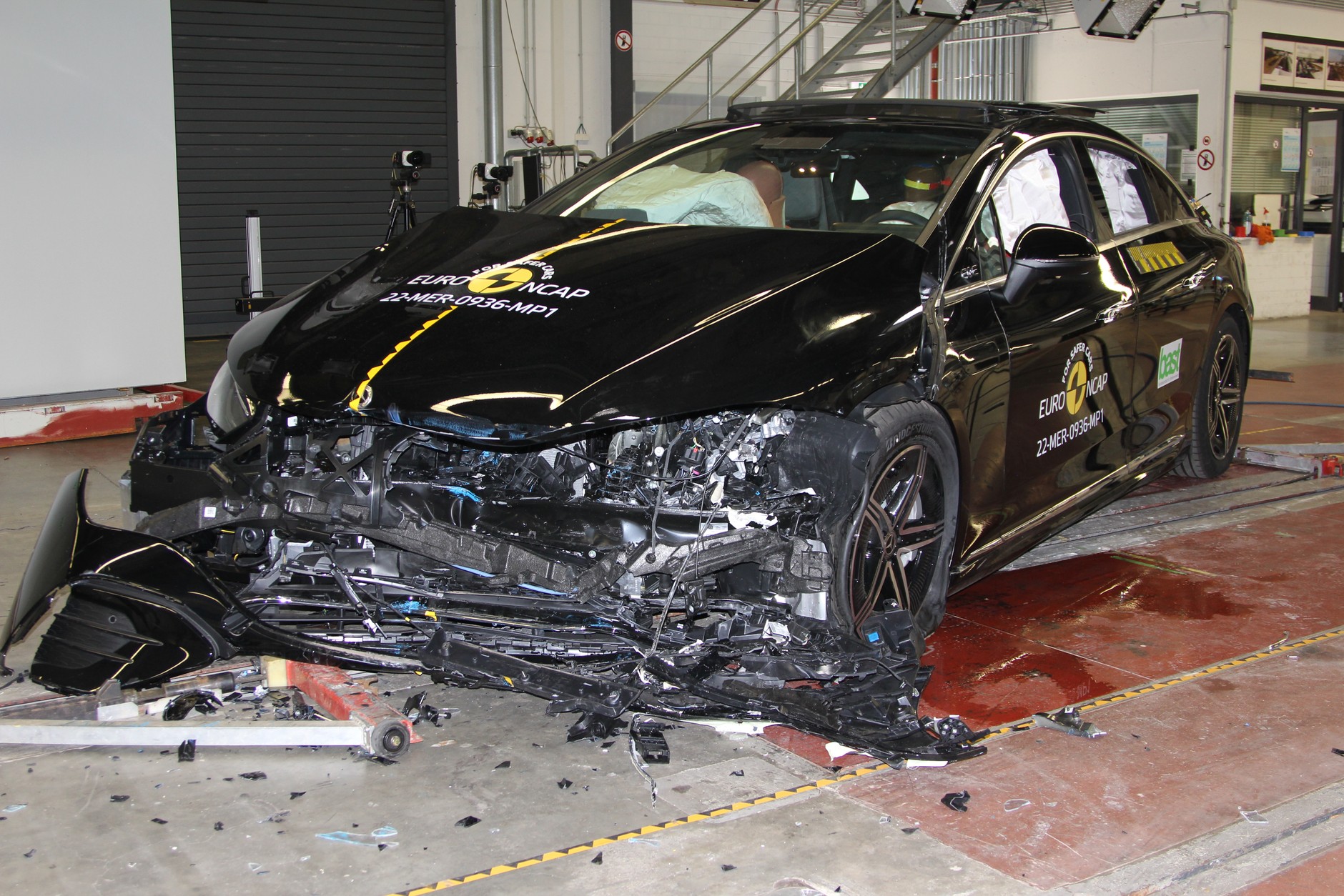 Crash-test: Mercedes EQE