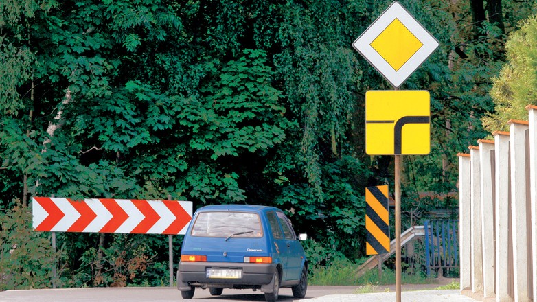 Także przed skrętem w prawo w sytuacji pokazanej na zdjęciu należy użyć kierunkowskazu.