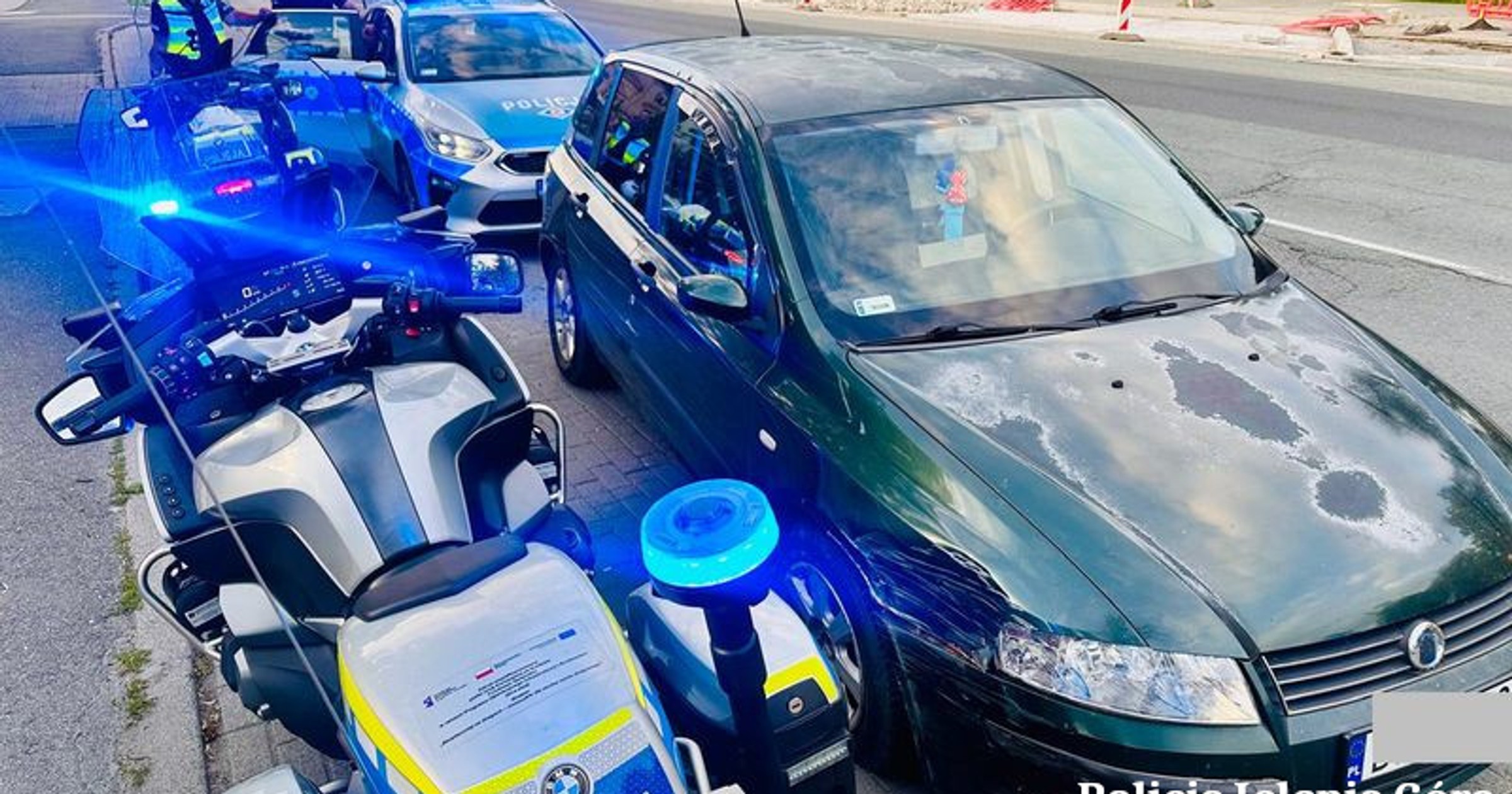 Obraz pochodzący z serwisu https://jelenia-gora.policja.gov.pl/dje/aktualnosci/bieza/122735,Kierowca-ktory-mial-blisko-3-promile-alkoholu-spowodowal-kolizje-zostal-zatrzyma.html