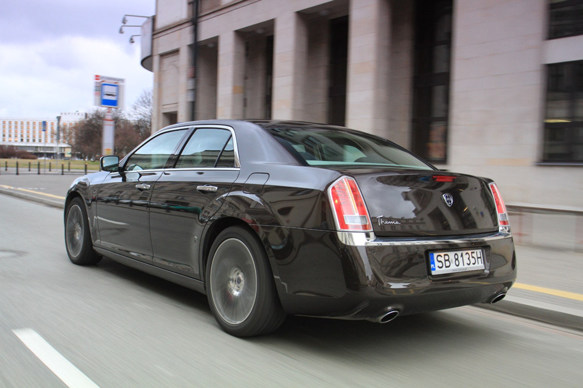 Test Lancii Thema: męski typ, damskie logo