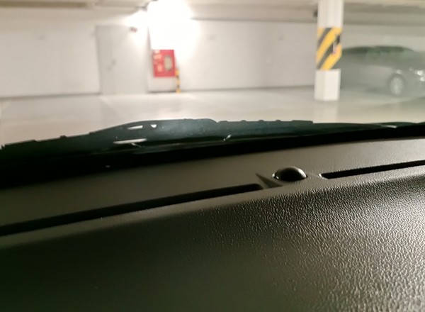 Tajemnicza kulka przy przedniej szybie samochodu. Mało kto wie, do czego służy