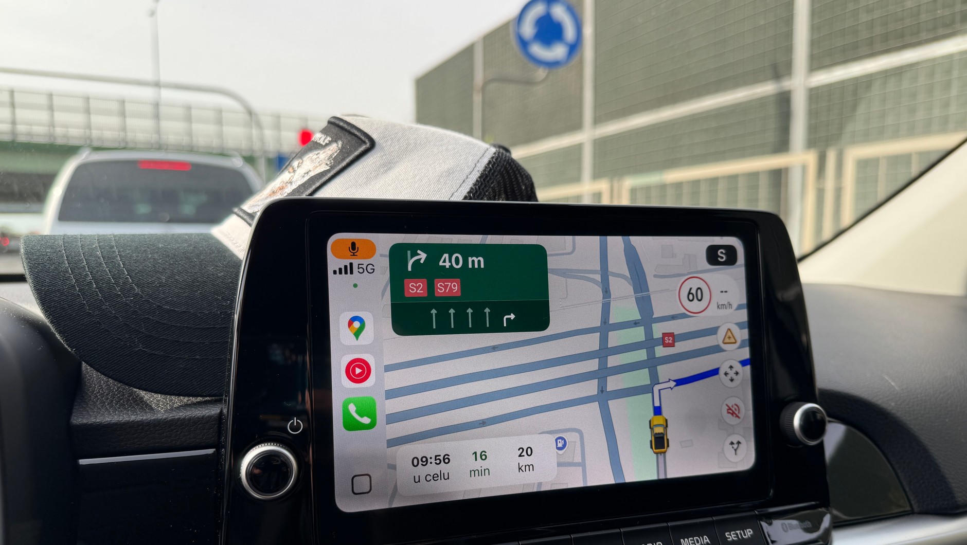 Google Maps w Apple CarPlay
