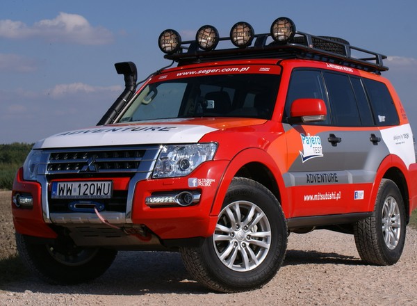 Mitsubishi Pajero 3.2 DID Instyle - wjedzie tam, gdzie ciężko przejść (test)