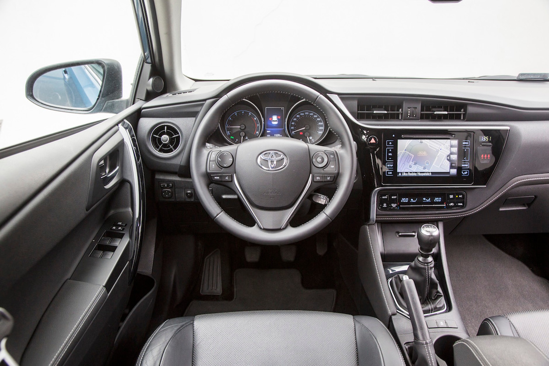 Toyota Auris - na rynku od 2013 r., kosztuje od 57 900 zł