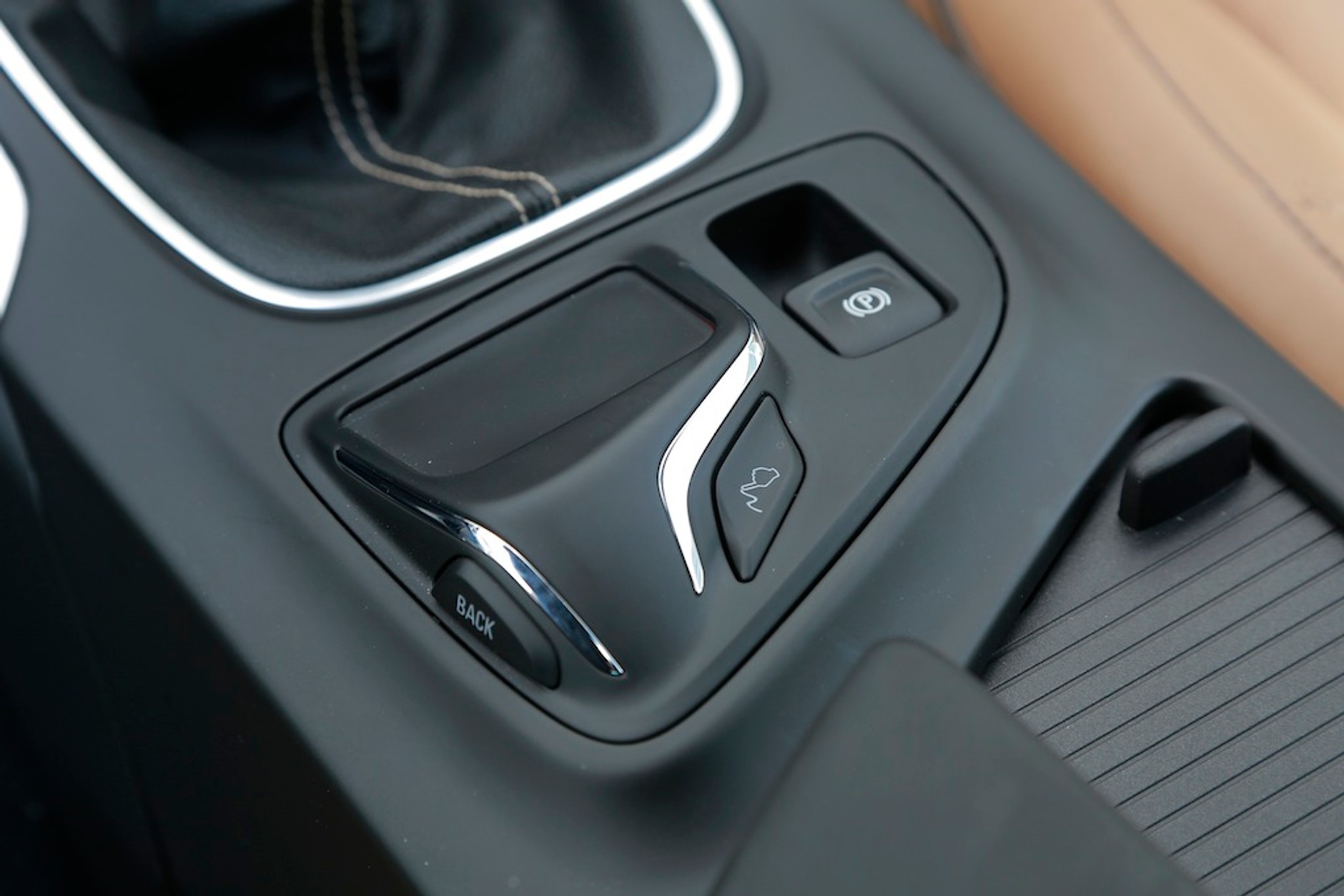 Test Opla Insignii po liftingu