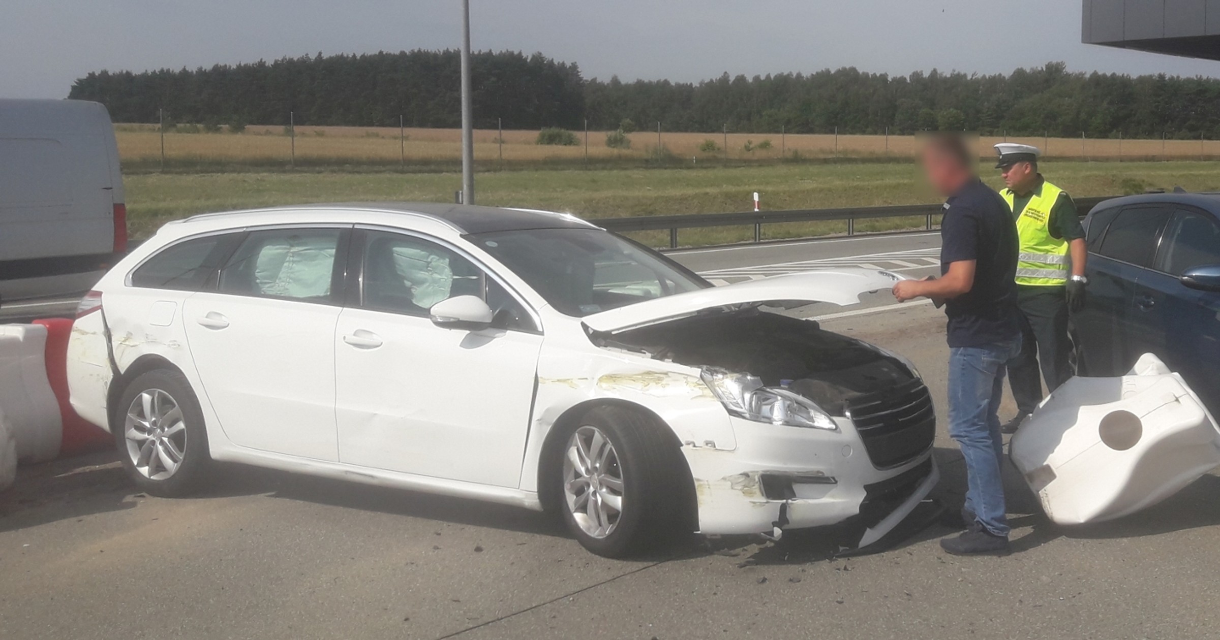 Wypadek na bramkach przy S8