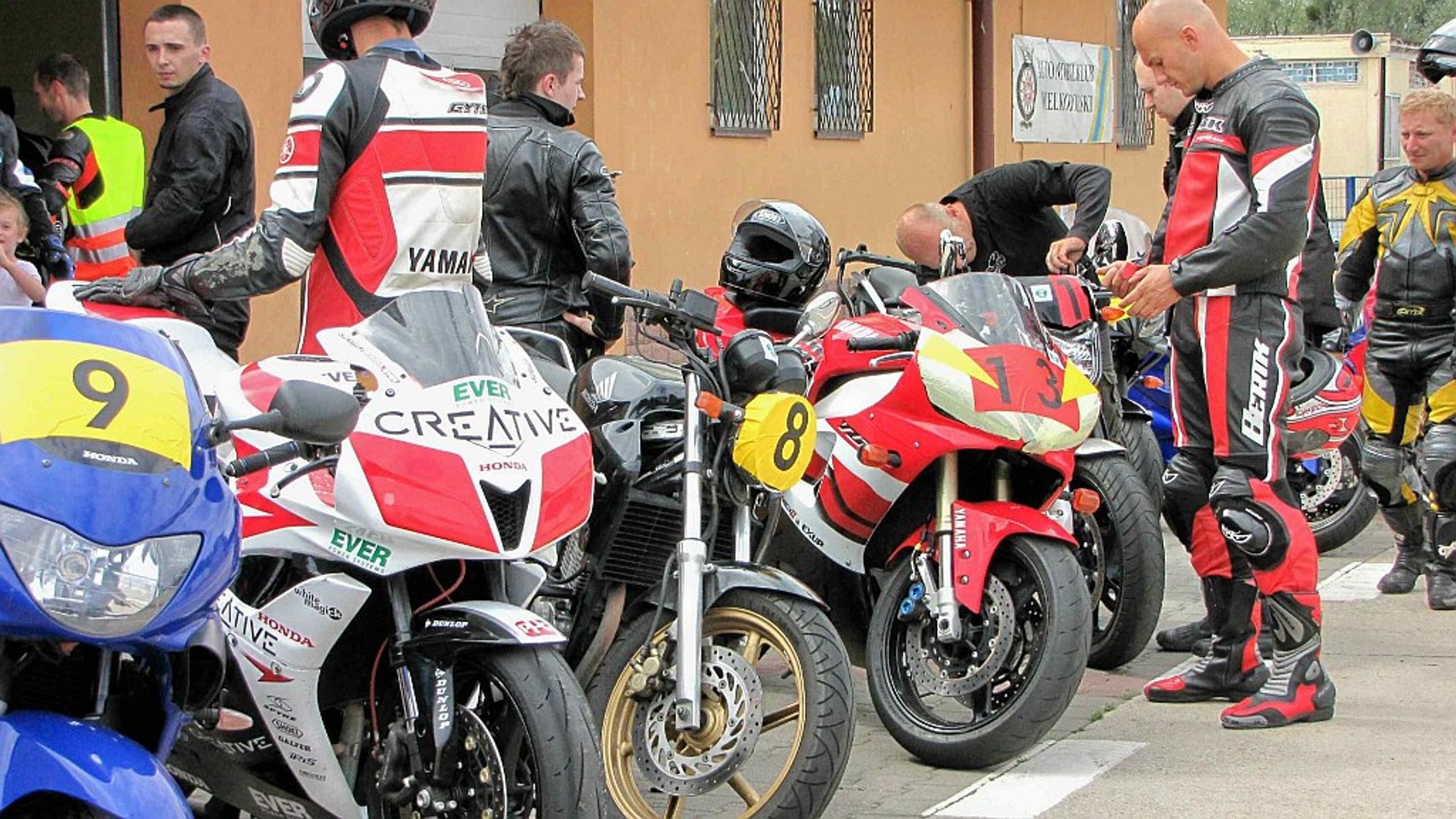 Motocyklisto! Szybko na torze - bezpiecznie na drodze