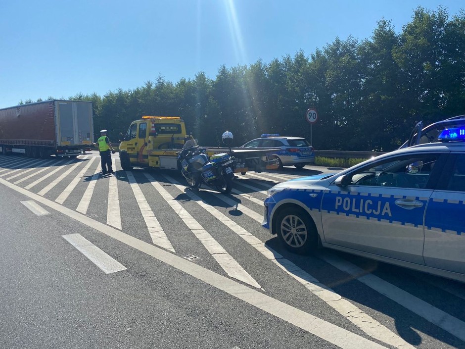 Policjanci złapali pijanego kierowcę. Kierowca lawety, który miał odholować auto też był pod wpływem