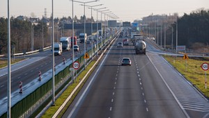 Zakaz jazdy tirów na skrajnym lewym pasie autostradowej obwodnicy Poznania