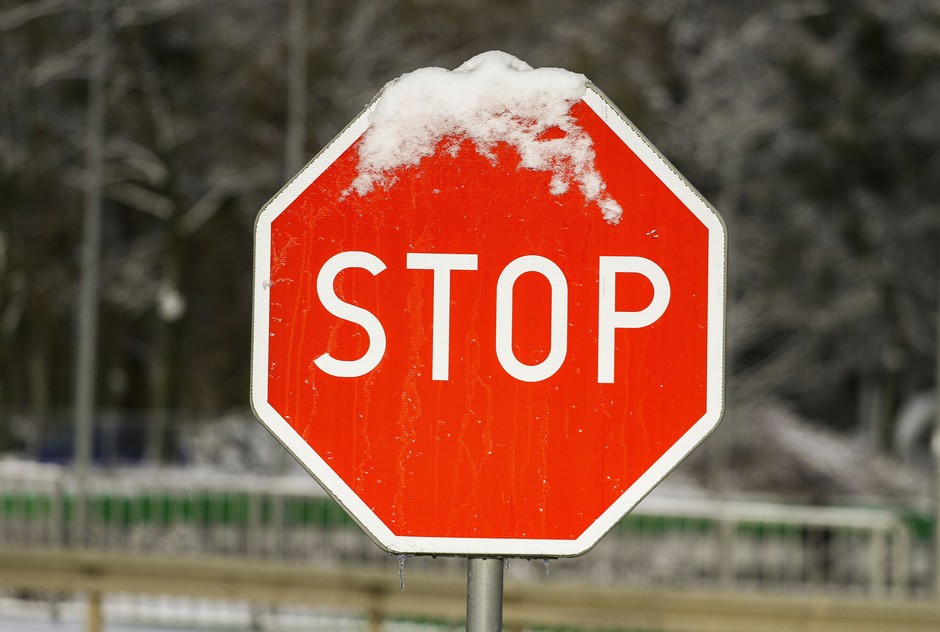 Znak B-20 "stop" - jedyny z nietypowym kształtem