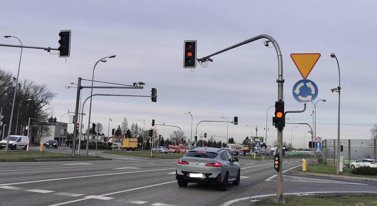 Jest takie rondo w Polsce, gdzie kierowcy zasłużyli na mandaty na 3,5 mln zł. Przez RedLight