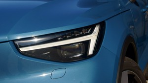 Amatorzy świateł z cudzych Volvo pilnie poszukiwani. Niektórych okradli już dwa razy
