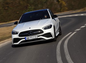 Niech żyją diesle. Mercedes C 220 d ma zasięg 1400 km!
