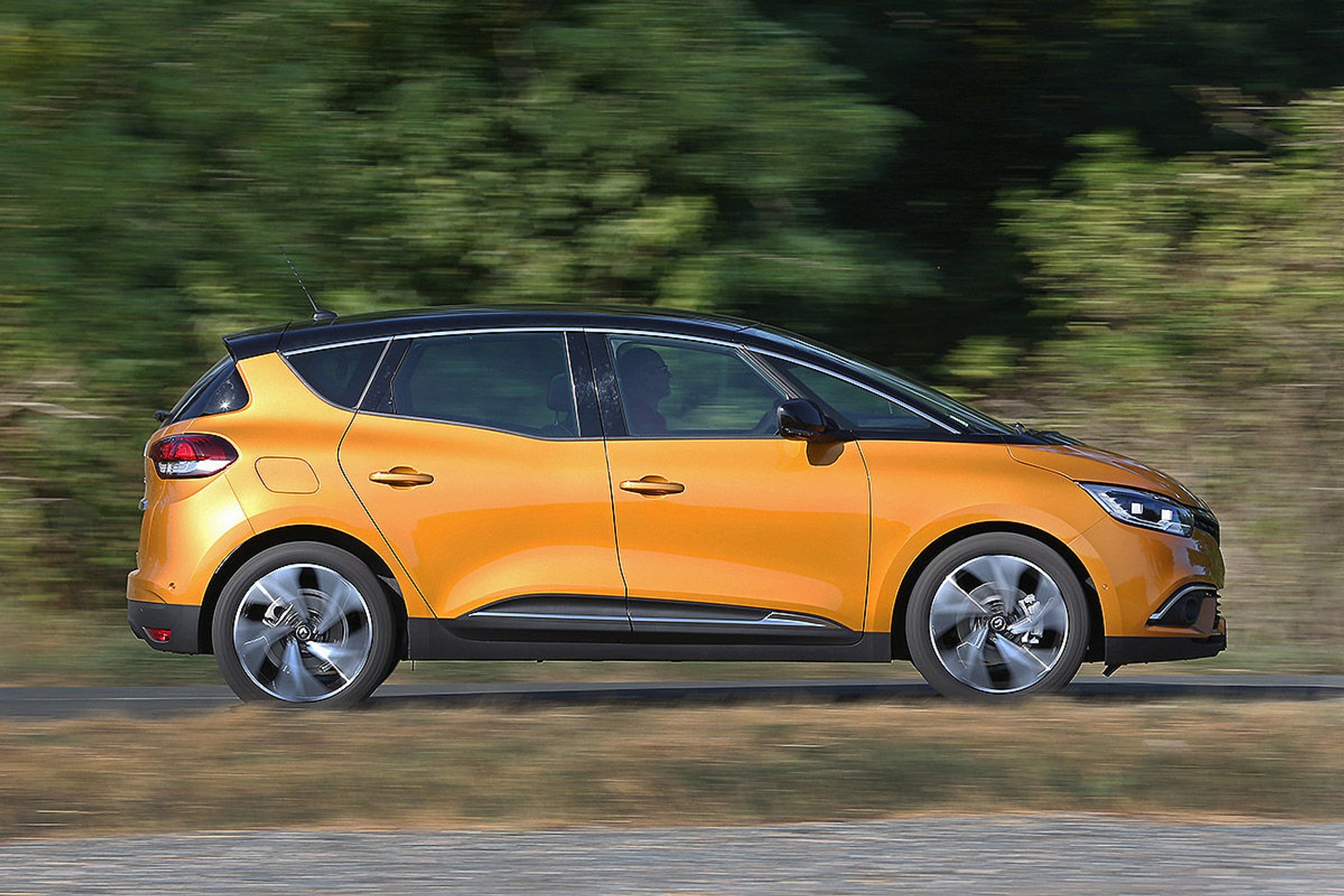 Renault Scenic - komfortowy van na 20-calowych kołach