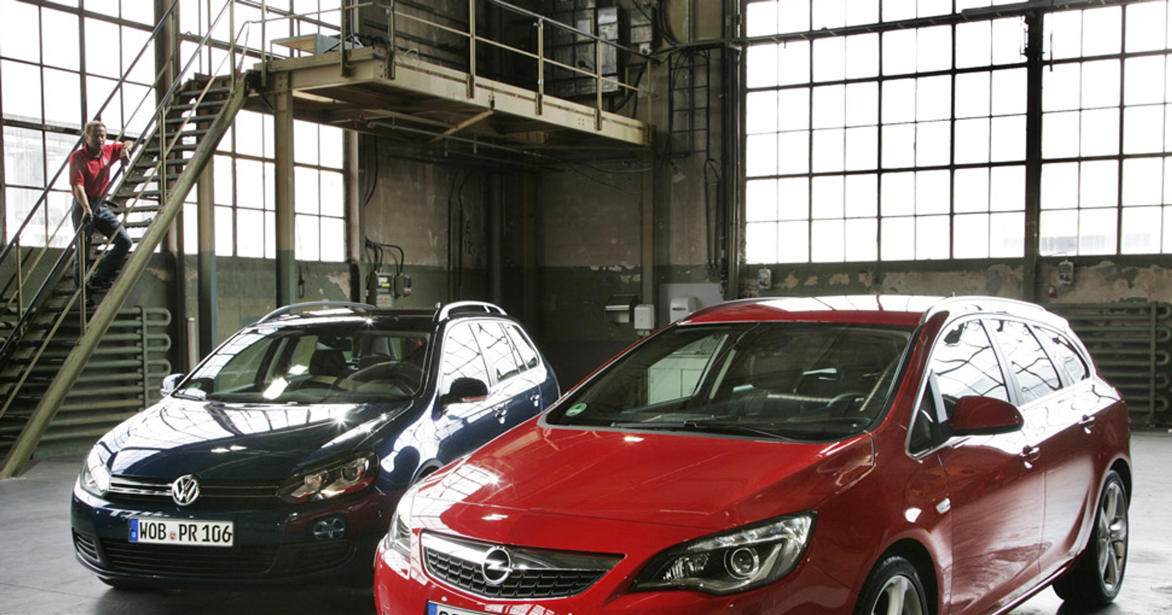 Klasowe starcie: Opel Astra Sports Tourer kontra VW Golf Variant