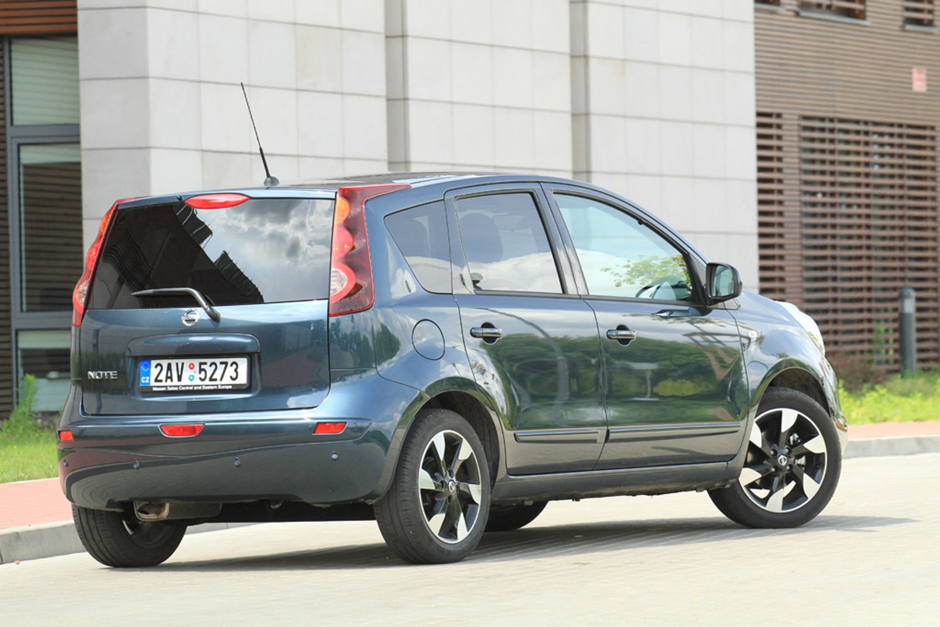 Nissan Note: miejski i praktyczny
