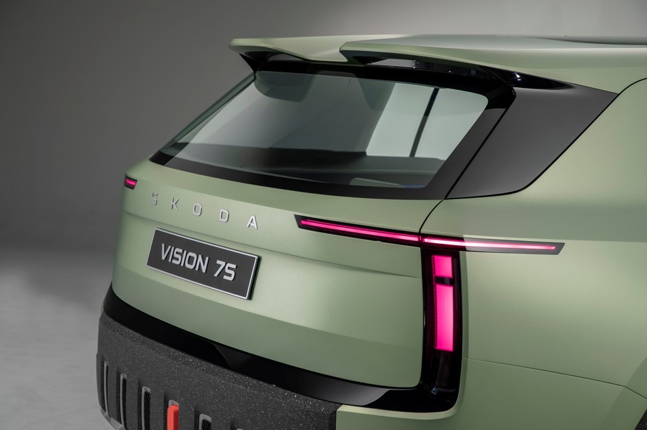 Skoda Vision 7S ma tylne światła w kształcie litery "T".