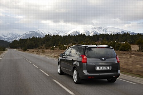 Peugeot 5008 - Francuzi podbijają rynek minivanów
