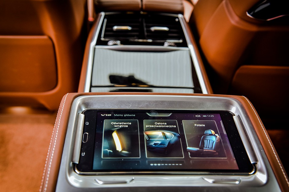 BMW M760Li