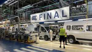 Elektryfikacja w Europie wyzwaniem dla Stellantisa. Europejskie fabryki zagrożone