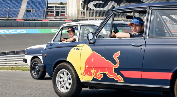 Wyścig na wstecznym. Co po godzinach robią kierowcy F1 [WIDEO]