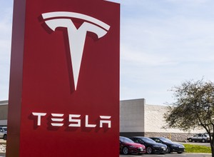 Tesla pozwana przez akcjonariuszy. Chodzi o sztandarową funkcję